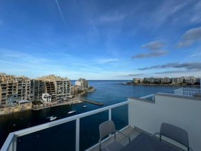 Giuliani Seafront Penthouse 15